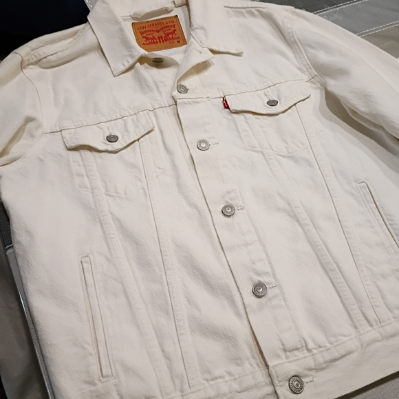 Levi's Women's White Denim Jean Jacket - Picture 3 of 8